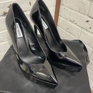 NWOT Steve Madden patent leather platform heels. Size 11.